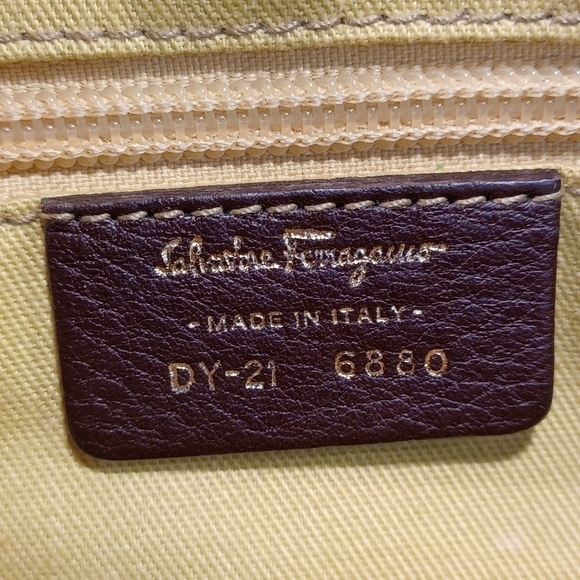 AUTH! SALVATORE FERRAGAMO Batik canvas print shoulder bag - Picture 9 of 13